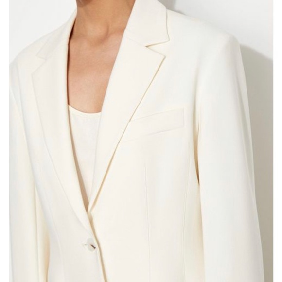 12 storeez white fitted blazer (like new) - Picture 2 of 6